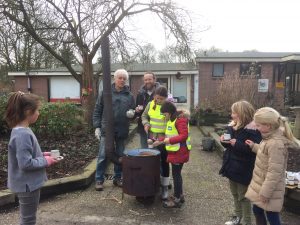 Amstelglorie wandelen, plastic opruimen en chocomel drinken