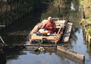 Baggeraar in baggerbootje, voorjaar 2021