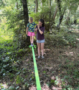 Slackline in het klimbos