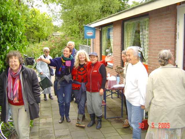 De dolenthousiaste vrijwilligers van Amstelglorie verheugen zich bijzonder op de eerste natuurlessen in 2005.  KLIK VOOR VERVOLG..